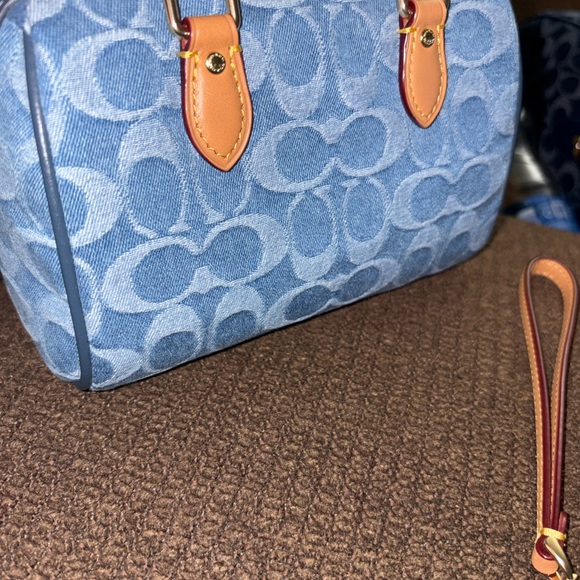 Coach mini denim Rowan with denim wristlet - Picture 3 of 9